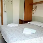 Cesira Hotel *